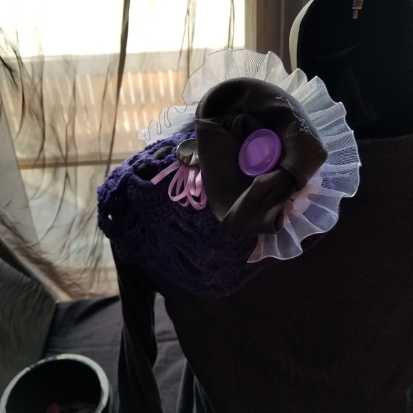 Purple & Grey over the shoulder Flower Pin - Picture 3 of 3